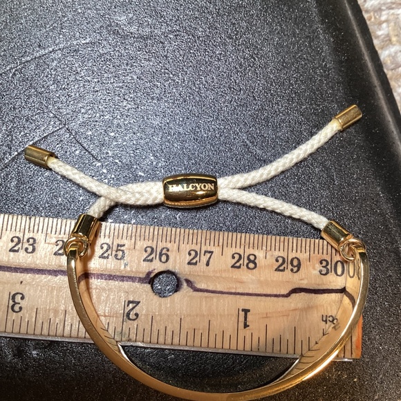 Halcyon white enamel bracelet - Picture 3 of 4